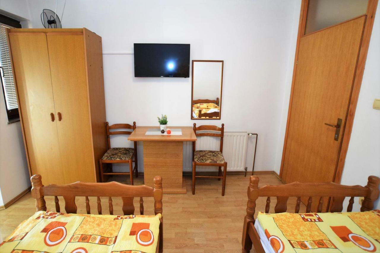 Privatni Smjestaj Most Otočac 外观 照片